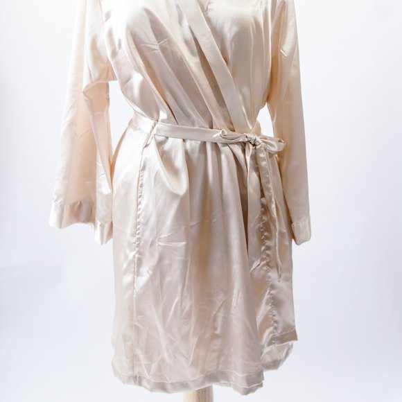 Leisureland “RACHEL” Monogram Satin Robe - Picture 5 of 6